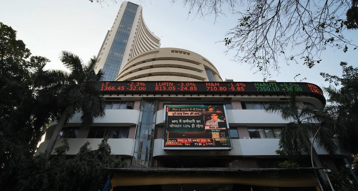 भारत की ओर से पाकिस्तान पर किए गए एयरस्ट्राइक के बाद बाजार में रिकवरी, डिफेंस और ऑटो शेयर चमके