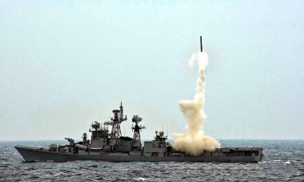पाक के खिलाफ नेवी का पश्चिमी बेड़ा एक्टिव, INS Vikrant का कराची पर कहर