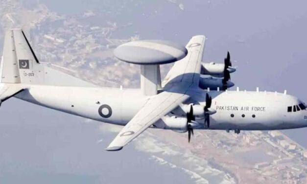 पाकिस्तान की 'आसमानी आंख' को भारत ने फोड़ा, AWACS विमान PAK के पंजाब में गिरा