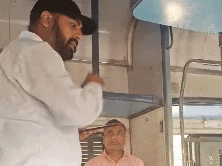 ड्यूटी पर जा रहे सैनिक से टीटीई ने ली रिश्वत:रेलवे ने सस्पेंड किया; ग्वालियर का जवान बोला