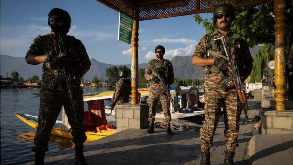 J-K: नगरोटा आर्मी स्टेशन के पास गोलीबारी, एक जवान जख्मी, आतंकियों की तलाश जारी