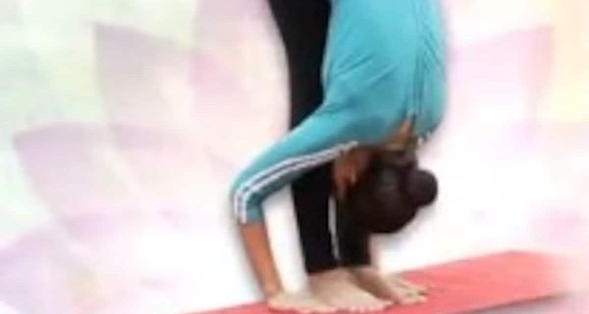पादहस्तासन योग की सबसे जरूरी प्रक्रिया, जानें इसे करने का सही तरीका और फायदे