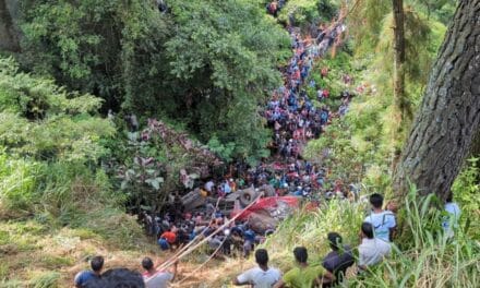 श्रीलंका में भीषण दुर्घटना, बस खाई में गिरी, 21 की मौत और दर्जनों घायल
