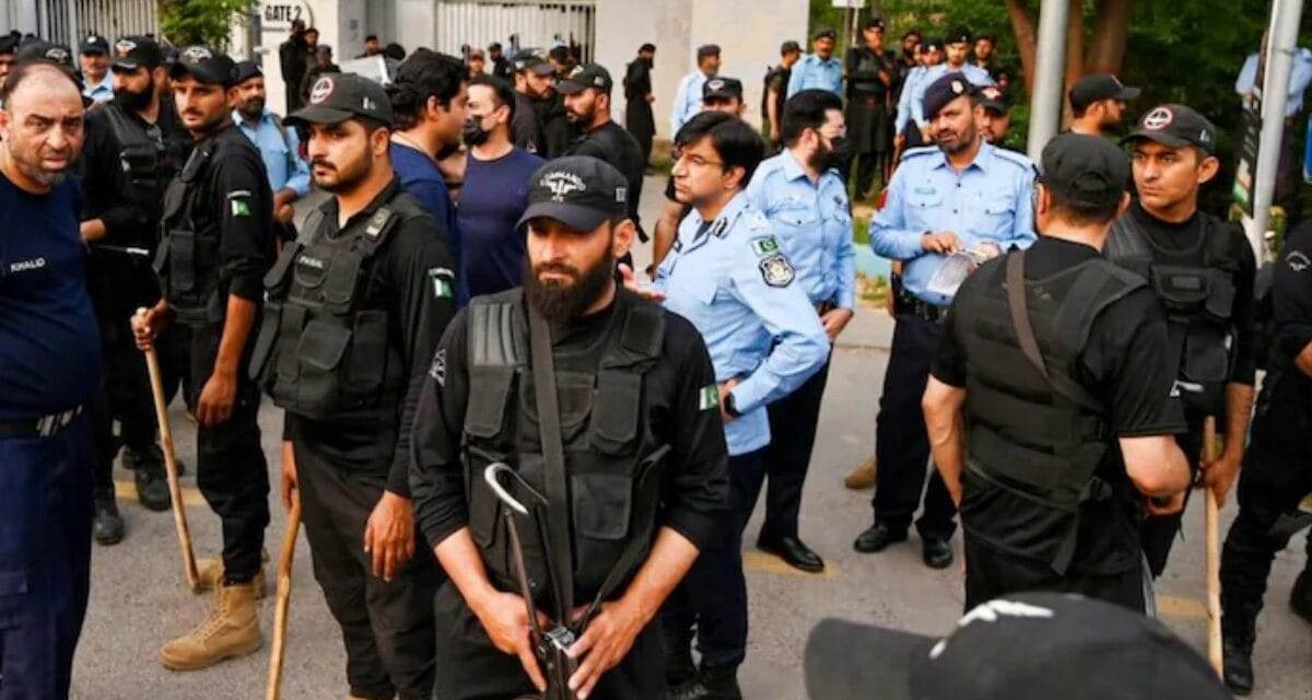 भारत की कार्रवाई से बौखलाया PAK, भारतीय राजनयिक को 24 घंटे में देश छोड़ने का अल्टीमेटम