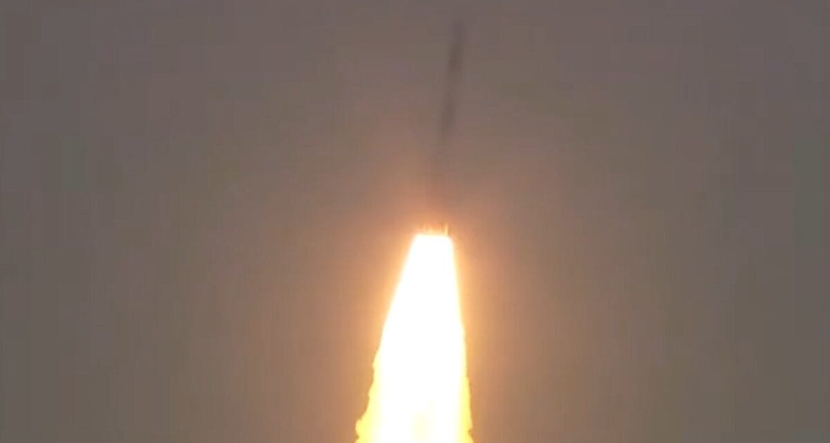 ISRO ने लॉन्च की 101वीं सैटेलाइट, अंतरिक्ष से सटीक तस्वीरें भेजेगा 'स्पेस जासूस'