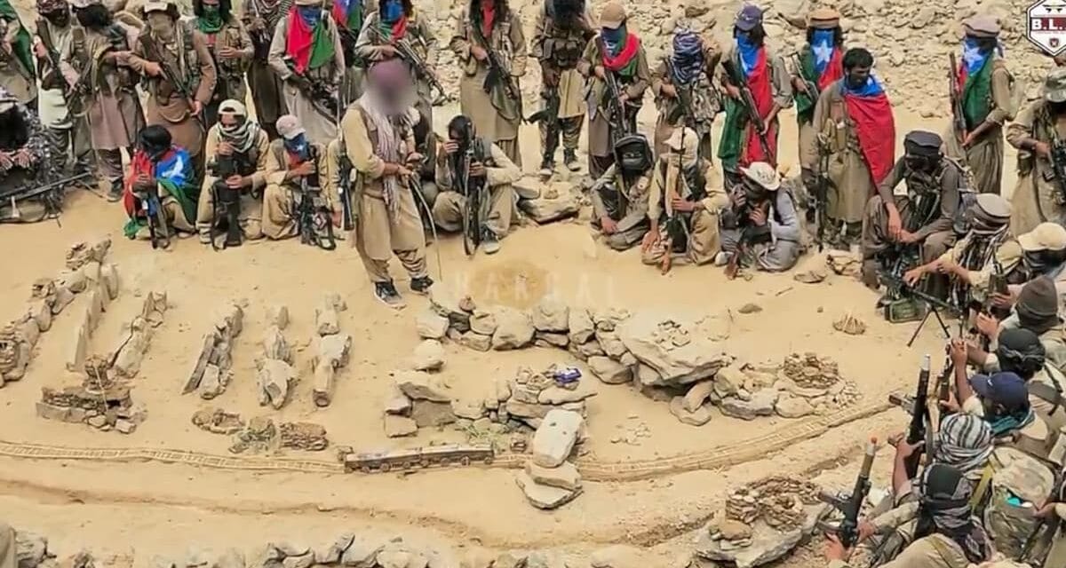 बलूच लड़ाकों ने पहली बार जाफर एक्सप्रेस हाइजैक का वीडियो किया जारी, दिखाया कैसे पाक सेना को घुटनो