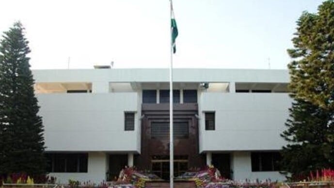 भारत के हर फैसले की नकल कर रहा है PAK, अब भारतीय उच्चायोग के अधिकारी को किया निष्कासित