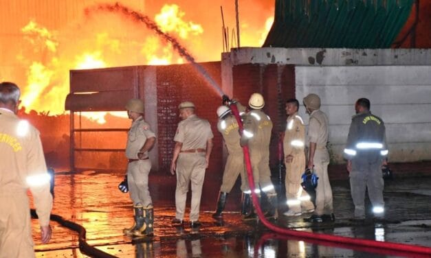 बदायूं में आंधी-तूफान का कहर… मिंट ऑयल फैक्ट्री में लगी भीषण आग, 250 वर्कर थे मौजूद