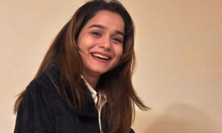 तेजप्रताप के फेसबुक से पोस्ट-गर्लफ्रेंड के साथ तस्वीर शेयर की:लिखा-12 साल से रिलेशन में हूं; 5 घंटे ब
