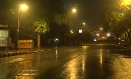 दिल्ली-NCR में मौसम ने ली करवट… तेज हवाओं के साथ भारी बारिश, IMD ने जारी किया था रेड अलर्ट