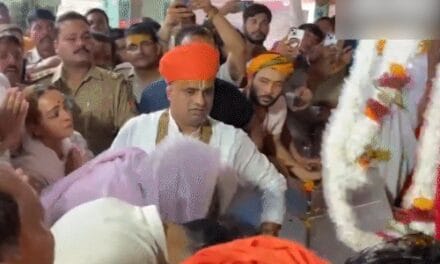 विराट-अनुष्का ने अयोध्या में रामलला के दर्शन किए:हनुमानगढ़ी भी गए, हाथ पकड़कर मंदिर की परिक्रमा की