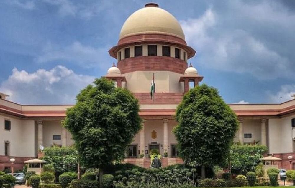 वक्फ एक्ट-1995 के खिलाफ याचिकाओं पर केंद्र को नोटिस:सुप्रीम कोर्ट ने पूछा