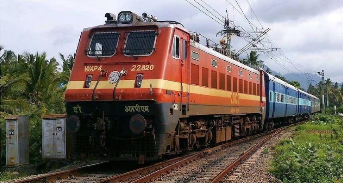 आगरा-मथुरा रूट पर तीन ट्रेनों पर पथराव, दो घायल, मोबाइल लूटने की थी साजिश