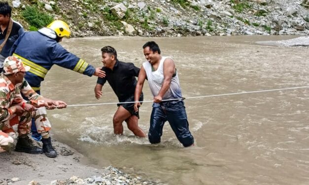 सिक्किम में बारिश का कहर: लैंडस्लाइड से सड़क बंद, 500 से ज्यादा पर्यटक फंसे