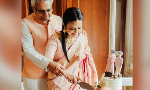 'शुभकामनाओं के लिए धन्यवाद…', महुआ मोइत्रा ने पति पिनाकी मिश्रा संग शेयर की पहली तस्वीर