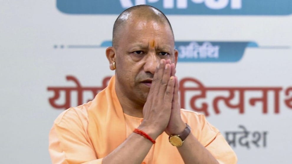 क्या है CM योगी के कानों में पड़ी बालियों का राज, इसके पीछे की धार्म‍िक पहलू को समझ‍िए
