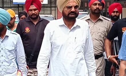 मूसेवाला की डॉक्यूमेंट्री पर विवाद:पिता ने DGP महाराष्ट्र से की शिकायत, प्रसारण पर रोक की मांग