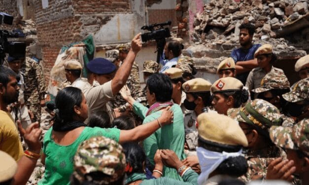 दिल्ली की पूर्व CM आतिशी पुलिस हिरासत में:कालकाजी में झुग्गियों को तोड़ने का विरोध करने पहुंची थीं,