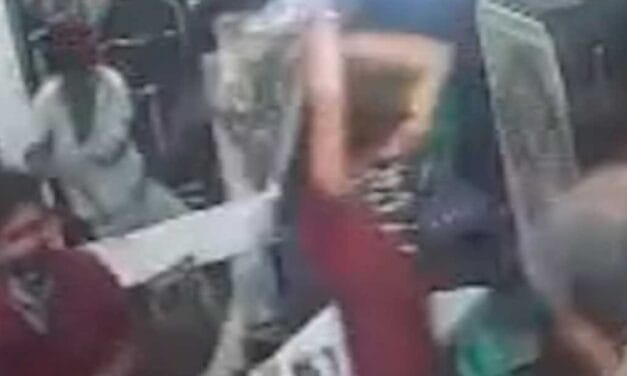 दबंगों ने ढाबा मालिक को पीटा, CCTV में कैद घटना
