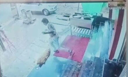 झांसी में रेस्टोरेंट की सीढ़ियों से गिरकर युवक की महज 2 सेकेंड में मौत, घटना CCTV में कैद