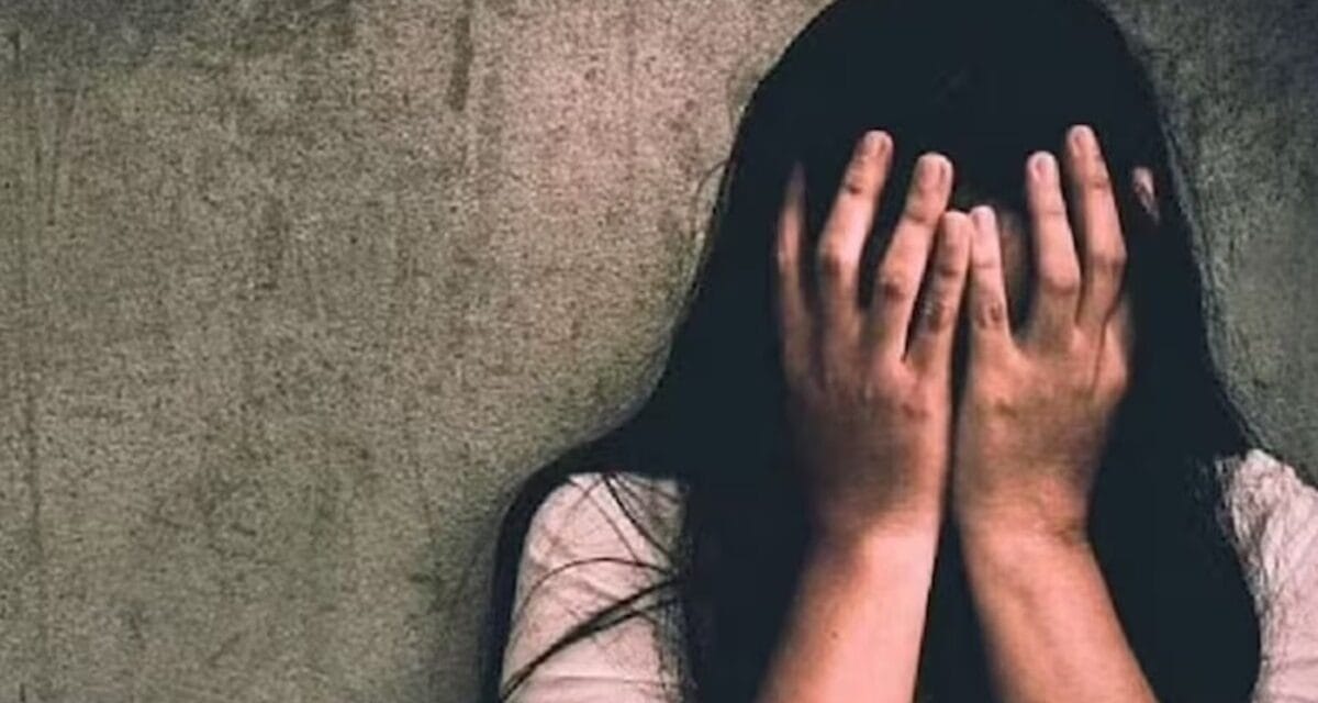 यूपी के चंदौली में नाबालिग लड़की से सामूहिक बलात्कार, तीन आरोपी गिरफ्तार, चौथा फरार