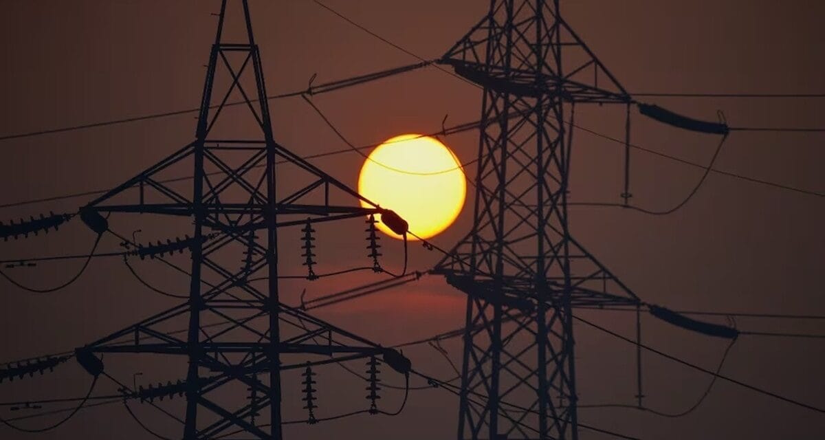 11 हजार वोल्ट की बिजली लाइन की चपेट में आया 7 साल का मासूम, जान बचाने को काटने पड़े दोनों हाथ