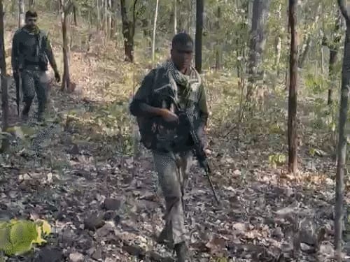 अबूझमाड़ एनकाउंटर में 6 नक्सली मारे गए:सभी के शव बरामद, AK-47-SLR राइफल जैसे ऑटोमैटिक हथियार भी मिले, सर्च
