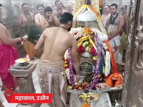 सावन का दूसरा सोमवार:महाकाल में भस्म आरती, बाबा विश्वनाथ ने स्वर्ण मुकुट पहना, काशी में 5 किमी लंबी