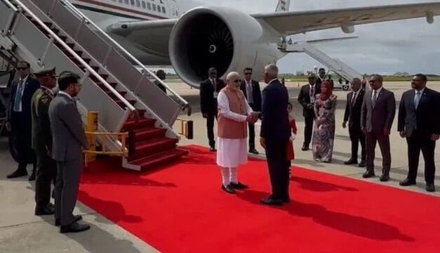 मालदीव में PM मोदी की धमक! मुइज्जू ने गले लगाकर किया स्वागत, एयरपोर्ट पर पूरी कैबिनेट मौजूद