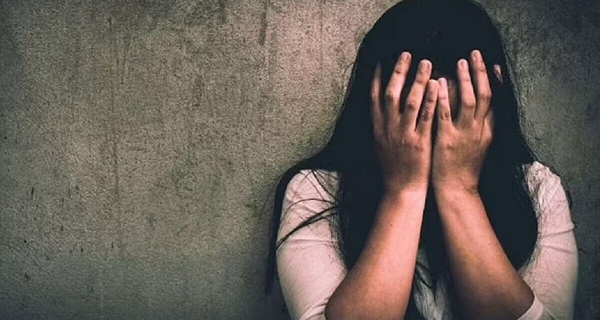 नोएडा: शादी का झांसा देकर पहले रेप, फिर धर्म परिवर्तन का दबाव, आरोपी फरार