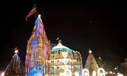 गुजरात के द्वारका में जन्माष्टमी:जगत मंदिर रोशनी से जगमगाया, रात 2.30 बजे तक होंगे भगवान द्वारकाधीश