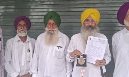 फरीदकोट में कारगिल सैनिक ने प्रशासन को लौटाया मेडल:सीएम से मुलाकात न करवाए जाने से नाराज; राष्ट्र