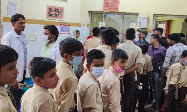 बांदा: अटल आवासीय विद्यालय के 50 से ज्यादा बच्चे बीमार, आनन-फानन अस्पताल में कराया गया भर्ती
