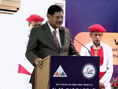 CJI बोले-रैंक सफलता तय नहीं करते:इसके लिए मेहनत और समर्पण जरूरी; छोटे कस्बों के छात