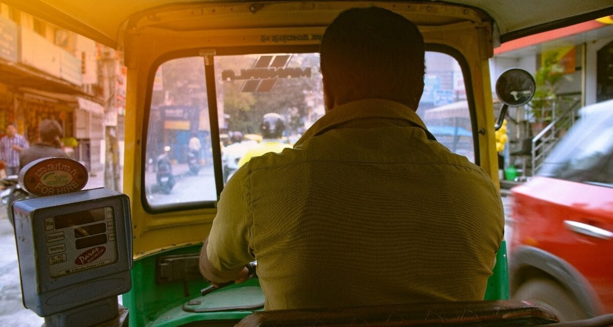 जौनपुर: बारिश के पानी में फैला करंट, ऑटो चालक की मौत, नाले में बहे दो लोग