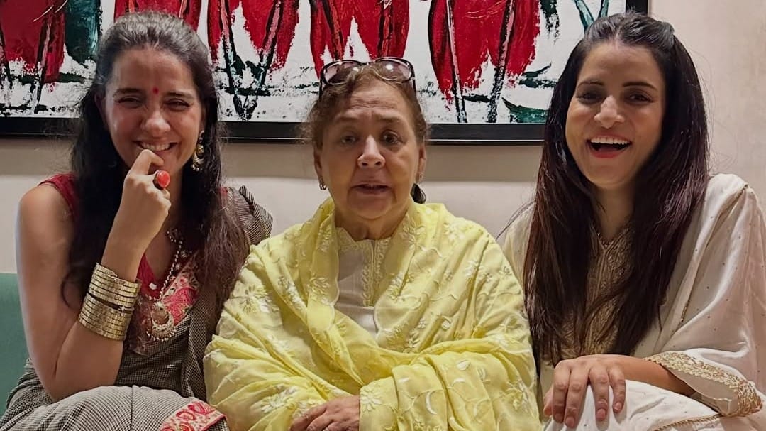 जल्द आएगा 'शरारत 2'? फरीदा जलाल से हुआ 'जिया-पैम' का रीयूनियन, Photos
