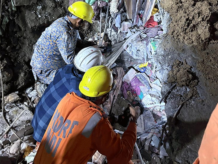 मंडी में एक परिवार के 4 लोगों की मौत:काफी देर मलबे से आती रही आवाजें; 7 शव बरामद, स्कूटी-सुमो भी चपेट म