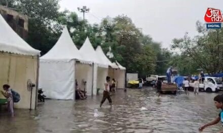 बाढ़ से बचने के लिए लगाए गए टेंट्स में भी घुस गया यमुना का पानी, दिल्ली में जलस्तर ने तोड़ा 2013 का रिक