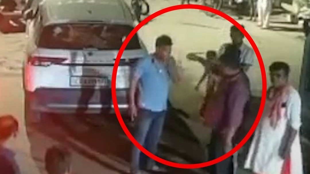 शराब के नशे में धुत पुलिसकर्मी, किया हंगामा
