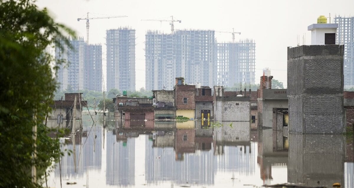 कश्मीर से दिल्ली तक बारिश का कहर… लैंडस्लाइड से हाइवे ध्वस्त, यमुना का जलस्तर अब भी 207 मीटर के पार