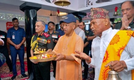 CDS जनरल अनिल चौहान ने गोरखनाथ मंदिर में किए दर्शन, CM योगी भी रहे मौजूद