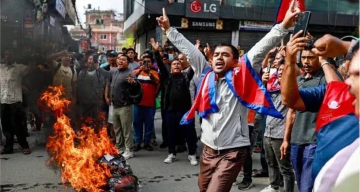 नेपाल में Gen-Z का कोहराम, विद्रोह की आग में धधक उठा देश