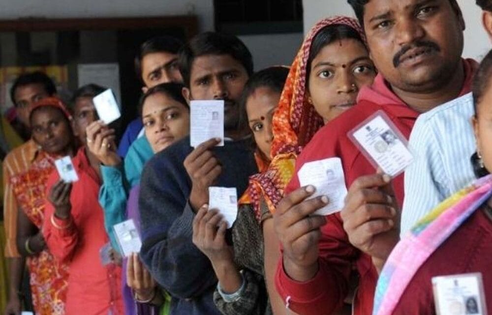 देश में एक साथ SIR की तैयारी में आयोग:दो लाख नए BLO जुड़ेंगे; हर एक पर 250 घरों की जिम्मेदारी होगी