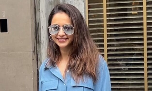 कैजुअल लुक, स्टाइलिश अंदाज, यूं स्पॉट हुईं Rakul Preet Singh