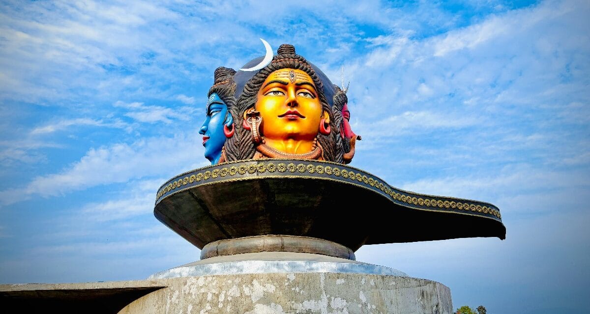 कल शुक्र प्रदोष पर पृथ्वी लोक में लगेगी भद्रा, जानें शुभ योग और मुहूर्त