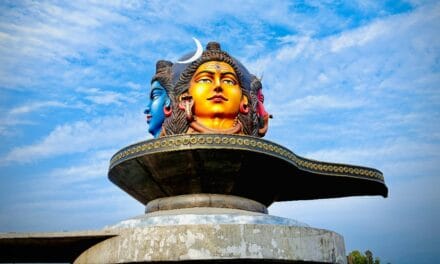 कल शुक्र प्रदोष पर पृथ्वी लोक में लगेगी भद्रा, जानें शुभ योग और मुहूर्त