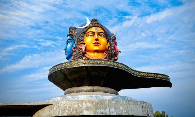 कल शुक्र प्रदोष पर पृथ्वी लोक में लगेगी भद्रा, जानें शुभ योग और मुहूर्त