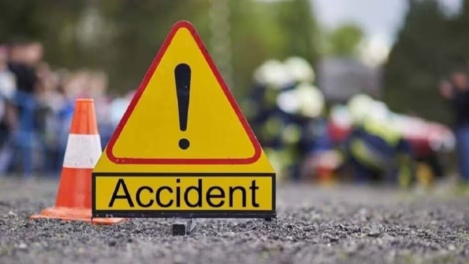 UP: बहन की सगाई से एक दिन पहले उठी भाई की अर्थी, रिश्तेदार को लेकर लौटते से सड़क हादसे में गई जान