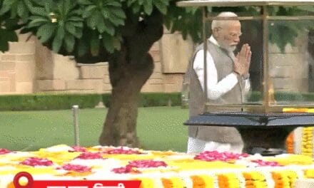 महात्मा गांधी की 156वीं जयंती, PM मोदी राज घाट पहुंचे:पुष्पांजलि अर्पित की; विजय घाट पर पूर्व PM शास्त्