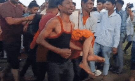 एमपी के खंडवा में ट्रैक्टर-ट्रॉली तालाब में गिरी,11 की मौत:इनमें 8 बच्चियां, तीन की हालत गंभीर; 35-40 लोग